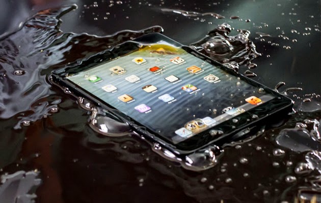 Water comes in contact with smartphone
